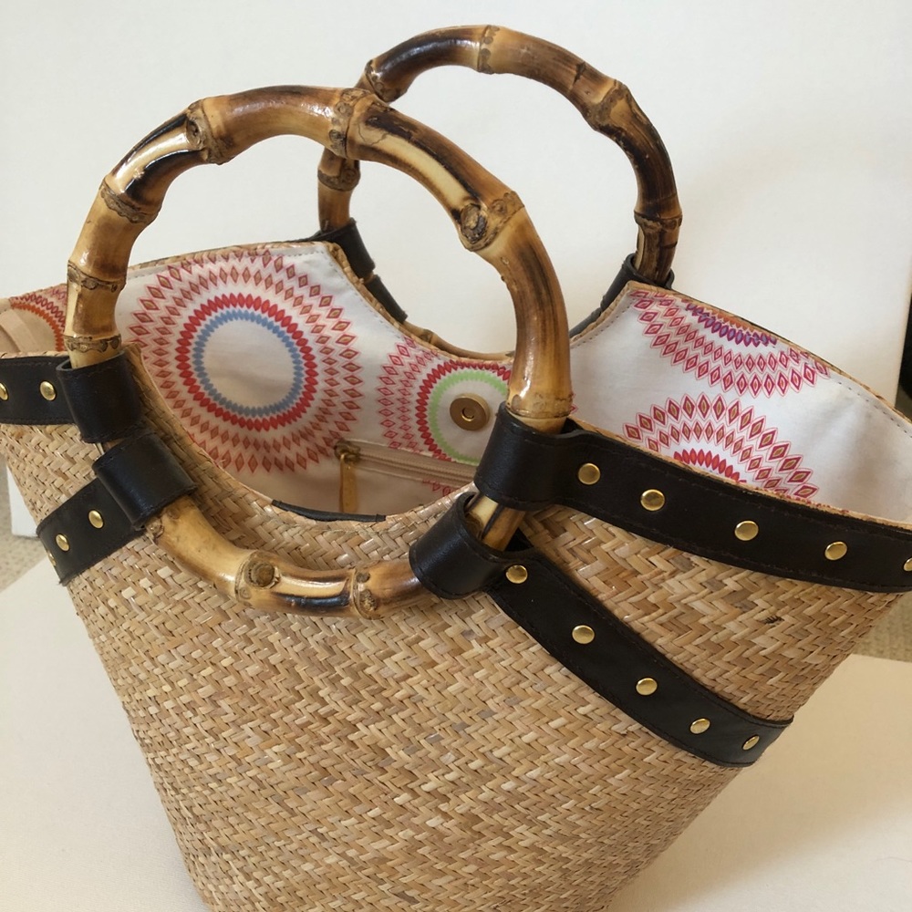Straw Handbag with bamboo handles